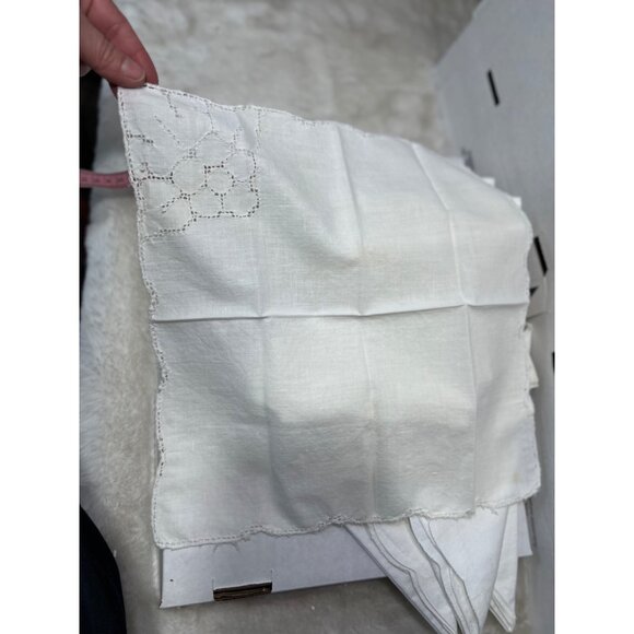 Vintage White Linen Napkins Set With Intricate Embroidery - Picture 15 of 15